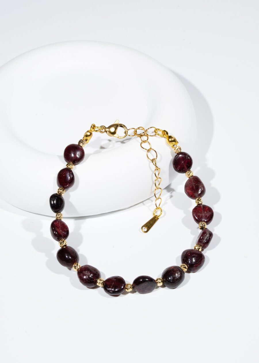Dorika Top Detaylı Garnet Doğal Taş Bileklik Dorika Top Detaylı Garnet Doğal Taş Bileklik